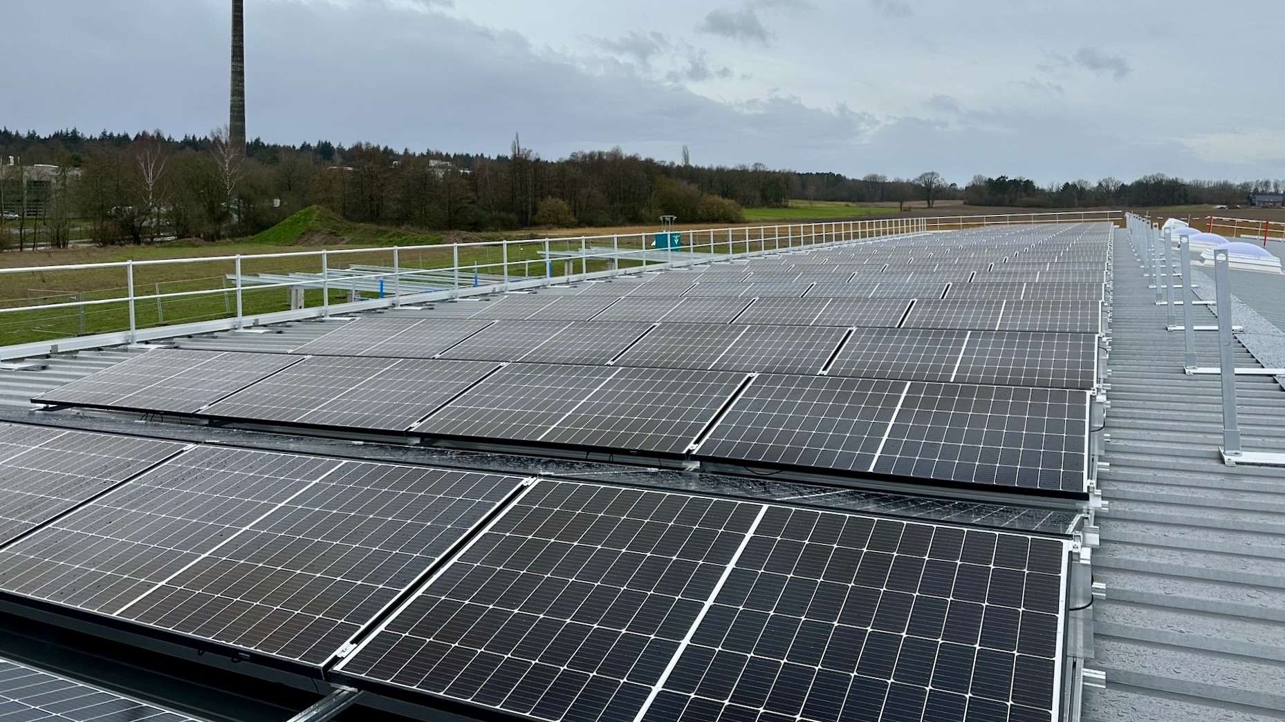 PVAnlage mit 97,28 kWp Sparen mit Luxeen